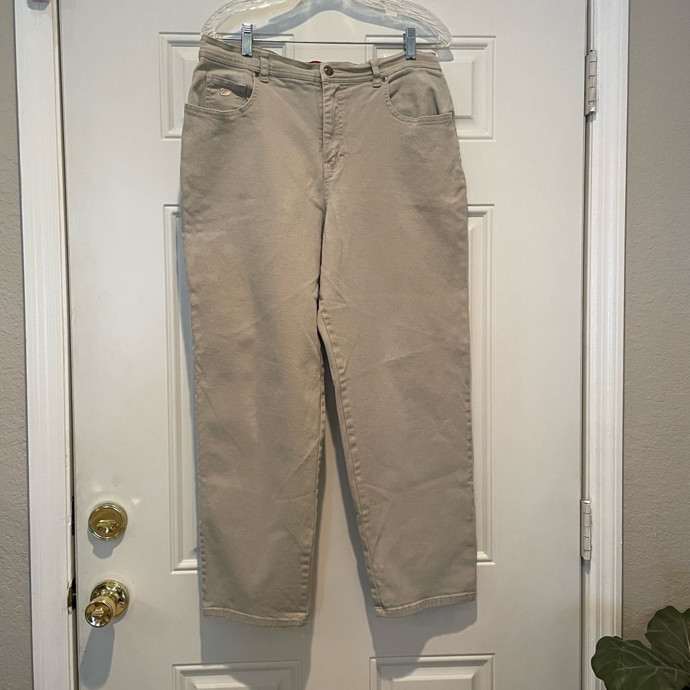 Gloria Vanderbilt Women’s Size 14 Beige Jeans